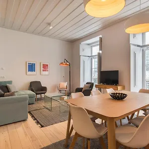 Apartment Lovelystay - Charming 3 Bedroom Wonder Downtown